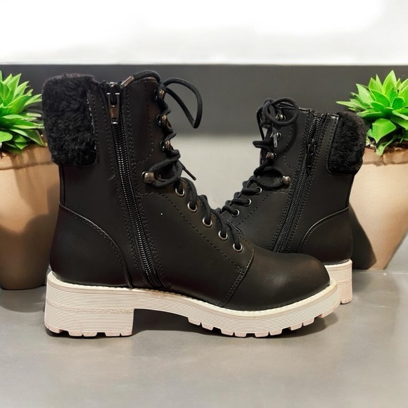 MIA Shoes - Mia Jeremy Y2K womens Faux fur Black Zip Up boots Size 8